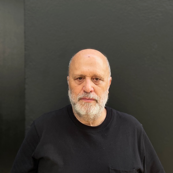 Eduardo Brandão, curador da exposição